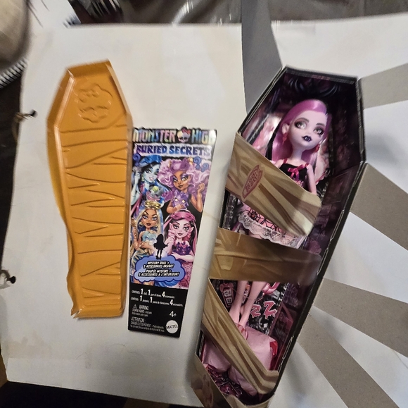 Buried Secrets 2 Draculaura, 3 Clawdeen, 1 Cleo, 1 Frankie Monster High dolls. - Picture 4 of 4